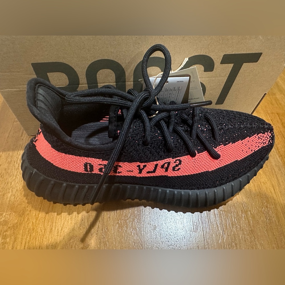 YEEZY BOOST 350 V2